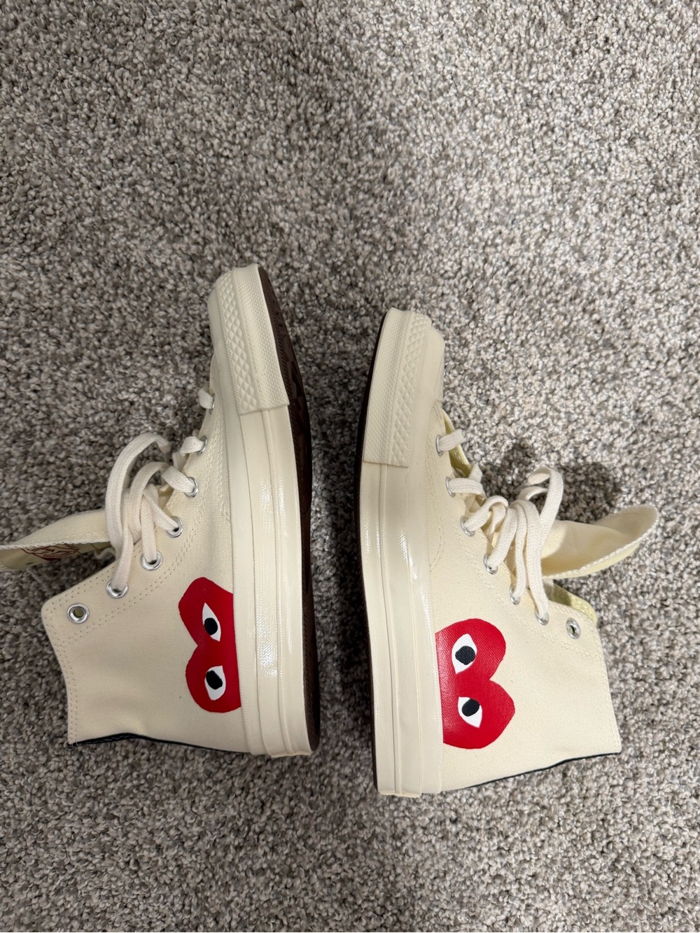 Converse Cream High-Top Sneakers with Red Heart Graphic Comme Des Garçons